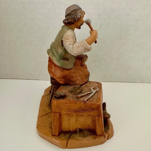 Fontanini Figure Shoemaker Titus 5" Centennial Collection with Box - Picture 5 of 7